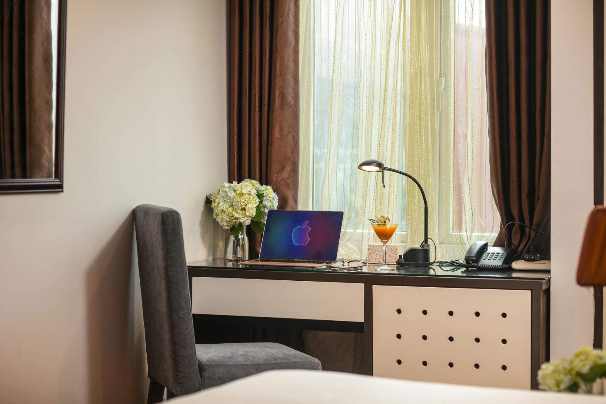 Hanoi La Palm Premier Hotel & Spa Екстериор снимка